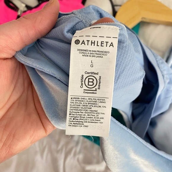 ATHLETA Velvet Cut Out Crop A-C Yoga Workout Athletic Top/Bra Heron Blue Large - Picture 2 of 3